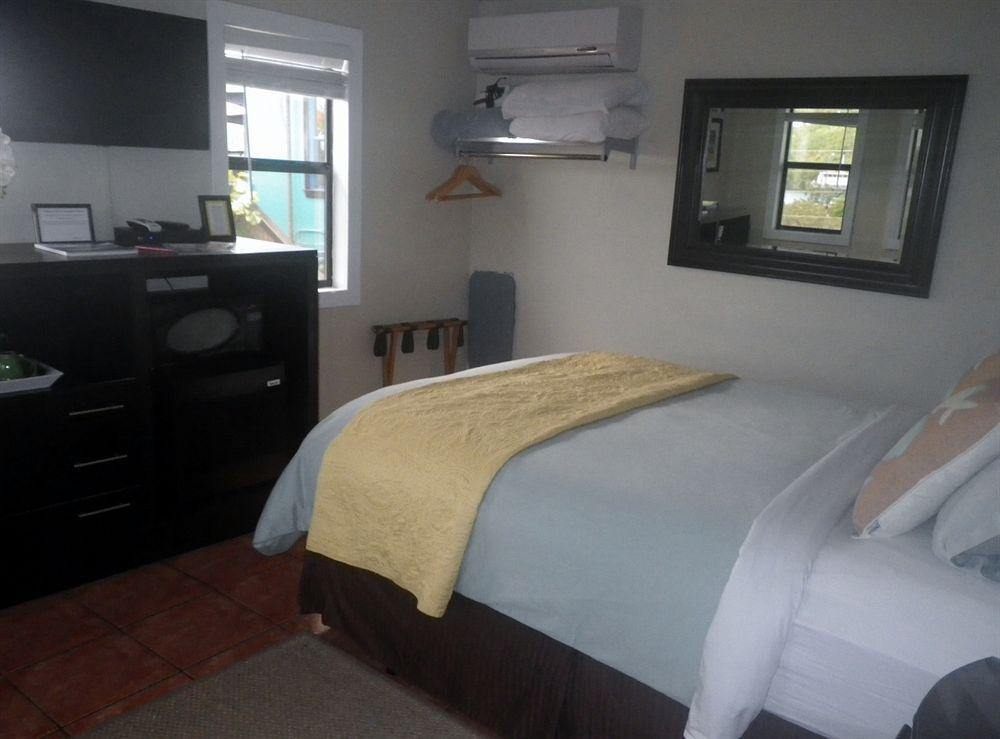 St. John Inn Cruz Bay エクステリア 写真