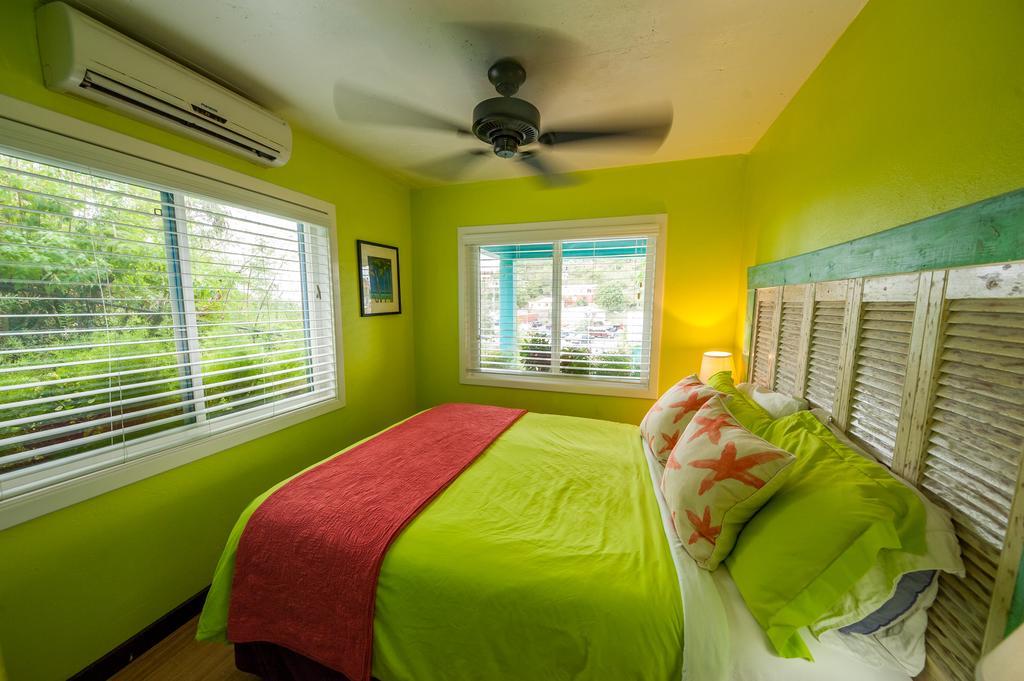 St. John Inn Cruz Bay エクステリア 写真