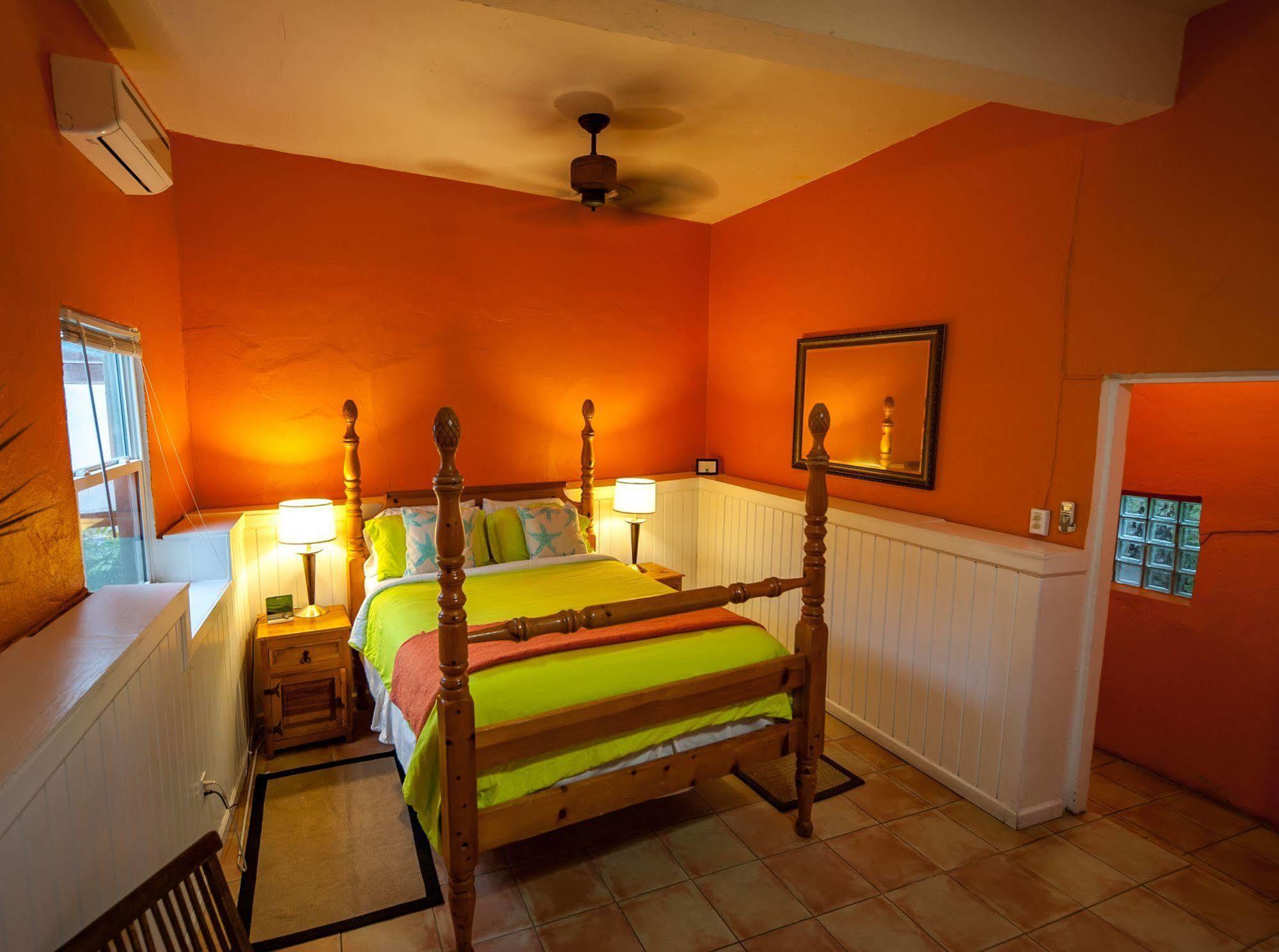 St. John Inn Cruz Bay エクステリア 写真