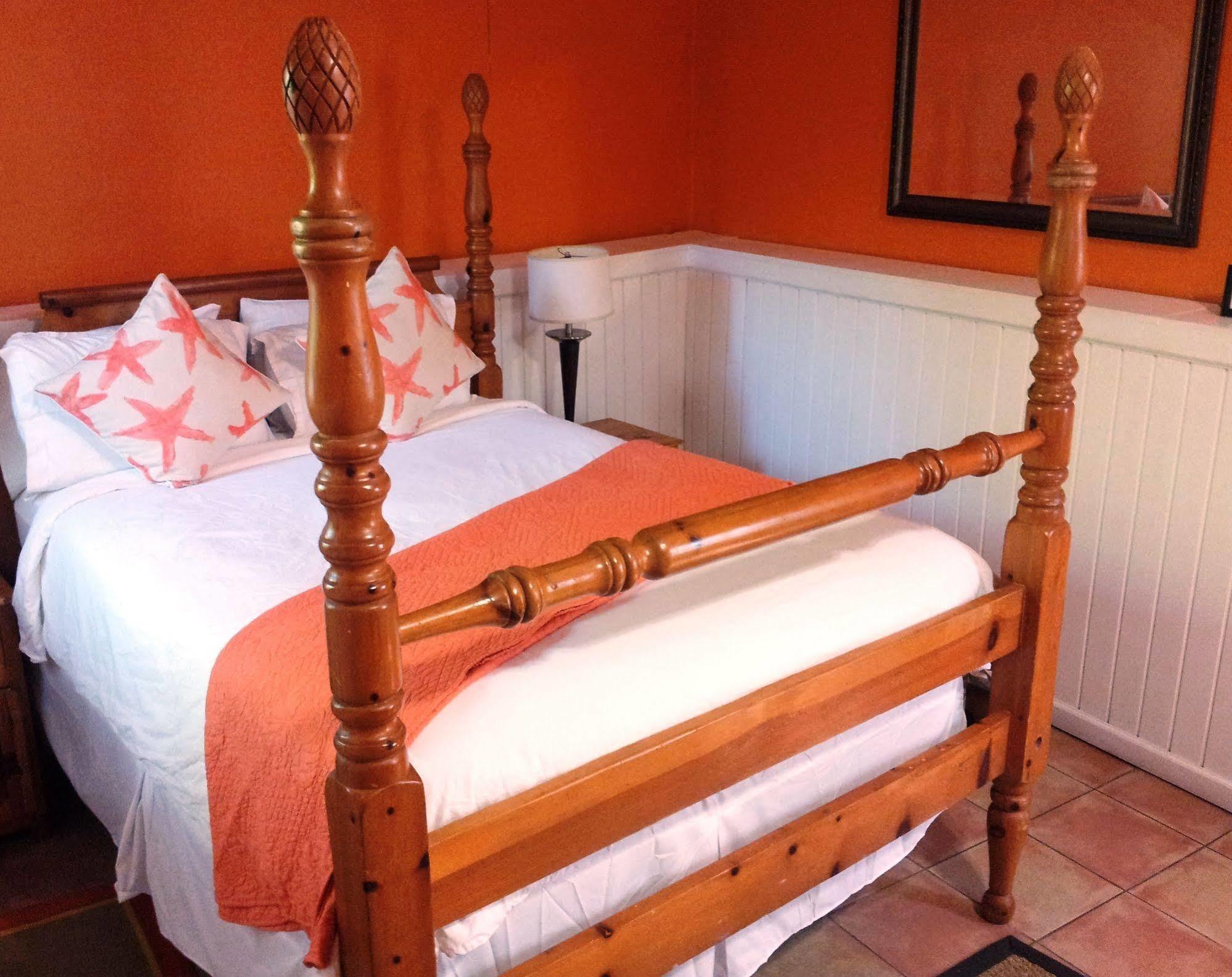 St. John Inn Cruz Bay エクステリア 写真