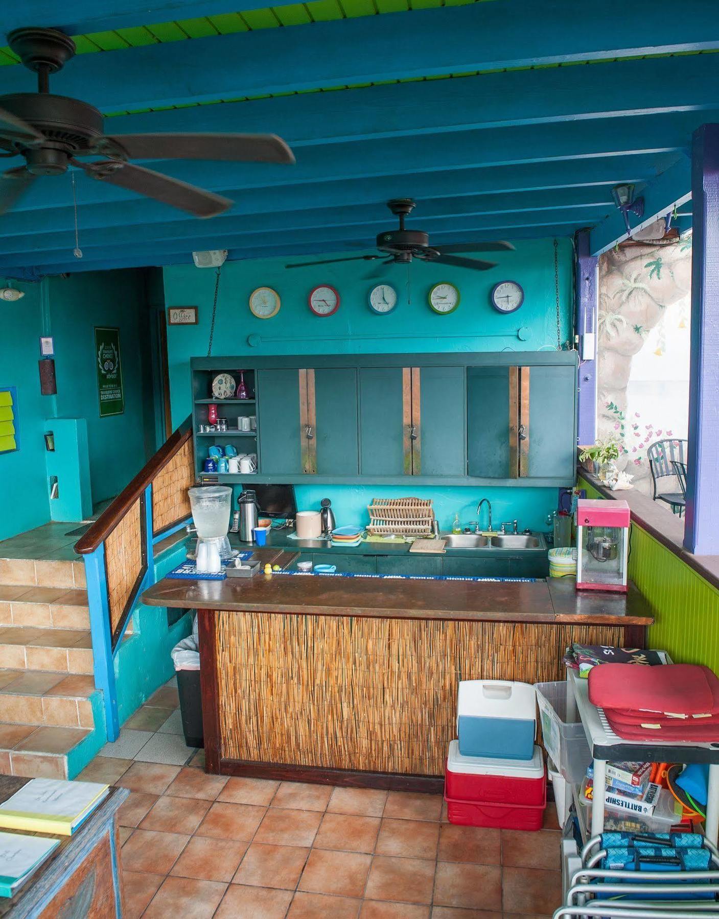 St. John Inn Cruz Bay エクステリア 写真