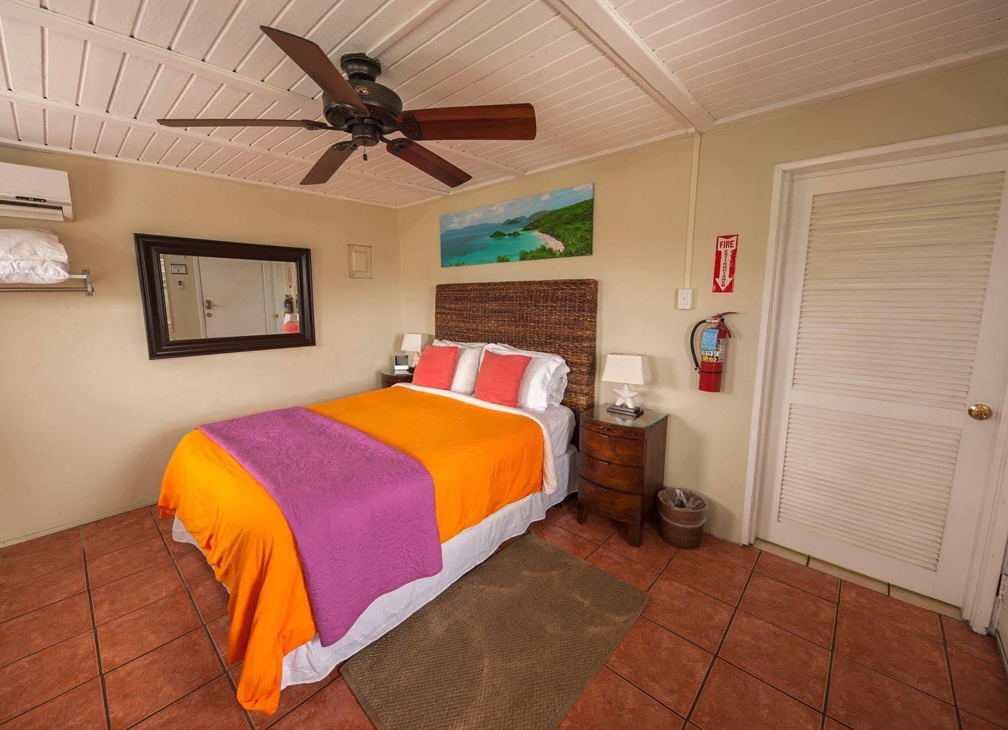 St. John Inn Cruz Bay エクステリア 写真
